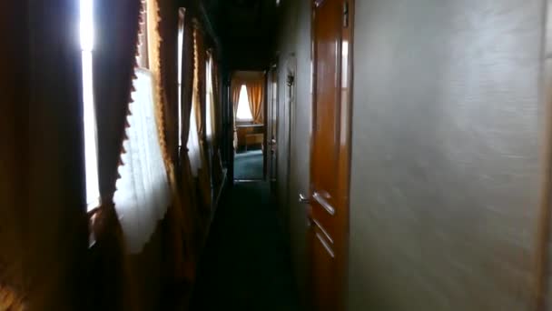Interior Viejo Tren Cámara Navega Largo Del Pasillo Del Viejo — Vídeo de stock