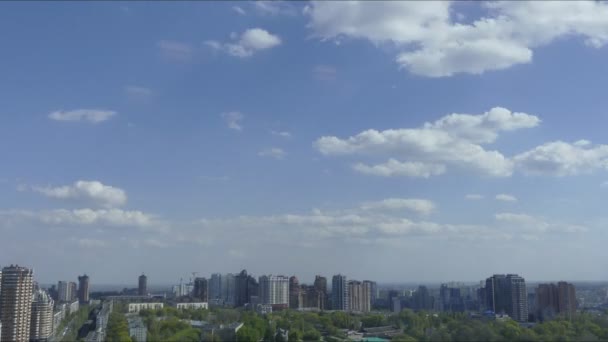 2018年4月19日 乌克兰 云漂浮在城市 时间圈 — 图库视频影像