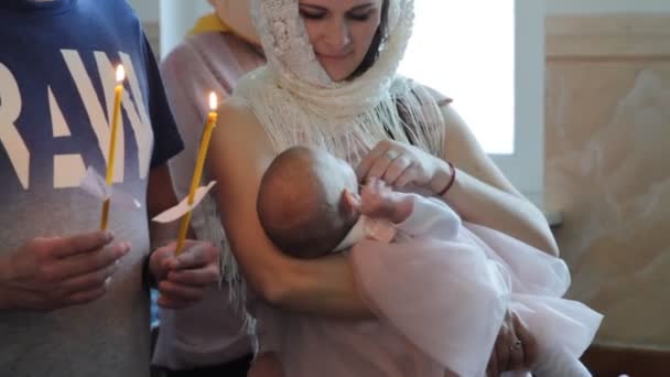 Kijów Kwietnia 2018 Ukraina Ksiądz Kościele Wykonuje Obrzęd Chrztu Niemowląt — Wideo stockowe