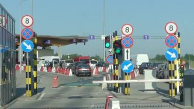 Hrushiv, Ukrayna - 4 Mayıs 2018: Hrushiv-Budomezh denetim noktası Ukrayna ve Polonya ile sınır şehri Lviv gelen bazı 60kms.