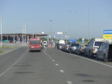 Hrushiv, Ukrayna - 4 Mayıs 2018: Hrushiv-Budomezh denetim noktası Ukrayna ve Polonya ile sınır şehri Lviv gelen bazı 60kms.
