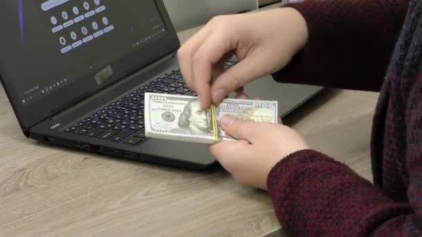 Kiev Ucrânia Europa Dezembro 2019 Mão Notas Dólar Oferecendo Suborno — Vídeo de Stock