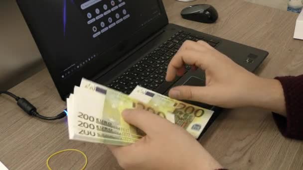 Kyjev Ukrajina Evropa Prosinec 2019 Ruka Dává Dolarové Bankovky Nabízí — Stock video