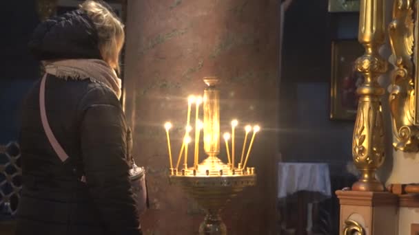 Chernihiv Ukraine Février 2020 Les Gens Prient Dans Une Église — Video