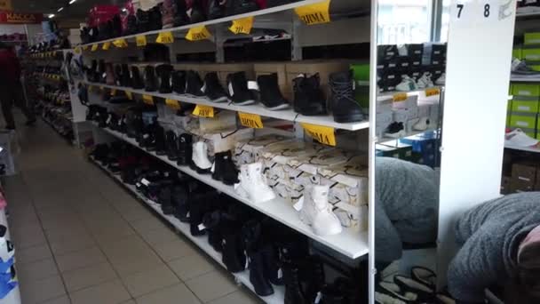 Europe Kiev Ukraine February 2020 Girl Trying Sneakers Shoe Store — Stockvideo