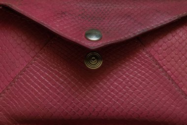 Deri kadın cüzdanı.