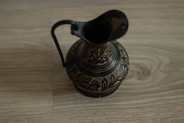 Indian jug with gold engraving closeup — Stock Photo, Image