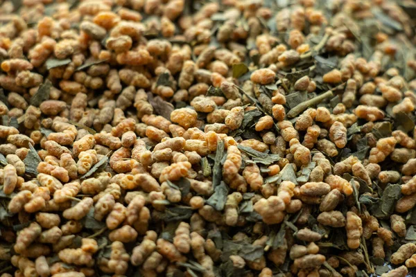 Grüner Tee mit gebratenem Reis in Nahaufnahme als Hintergrund — Stockfoto