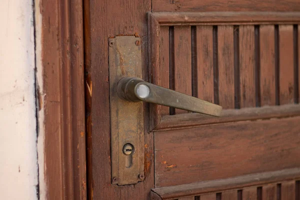 Closed old wooden door with handles — 스톡 사진