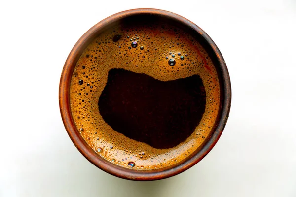 Чашка гарячої кави крупним планом на ізольованому фоні — стокове фото