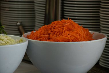 Sharm El Sheikh 'de bir otelde açık büfede salata tabakları.