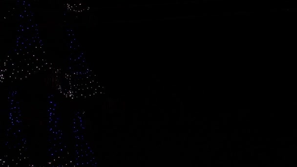 Árbol Navidad Guirnaldas Contra Cielo Parque Ucrania Las Ciudades Del — Vídeo de stock