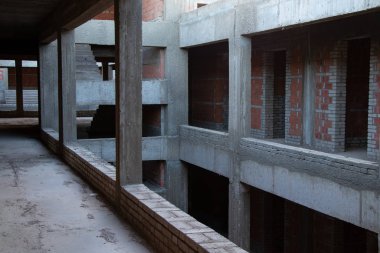 Sharm el Sheikh 'te, Mısır' da bitmemiş, terk edilmiş eski bir otel.