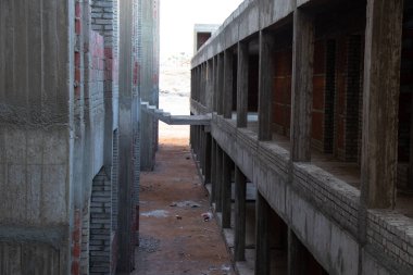 Sharm el Sheikh 'te, Mısır' da bitmemiş, terk edilmiş eski bir otel.