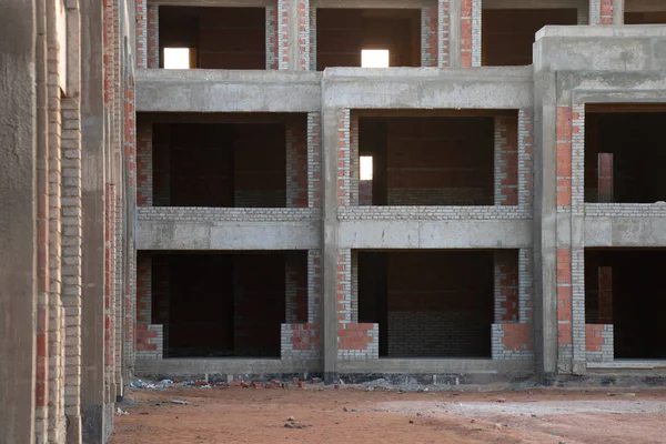 Old unfinished abandoned hotel in egypt in sharm el sheikh — Stock Photo, Image