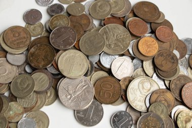 Arka plan olarak dünyanın dört bir yanından farklı zamanlarda bozuk para koleksiyonu