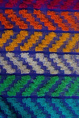 Arka plan olarak çok renkli mutfak havlusu yakın plan