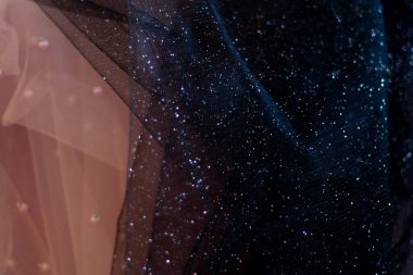 Arkaplan olarak ışıldayan siyah pembe kumaş