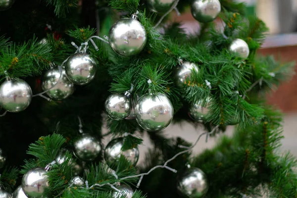 Arbre de Noël dans la rue comme fond — Photo