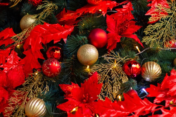 Arbre de Noël dans la rue comme fond — Photo