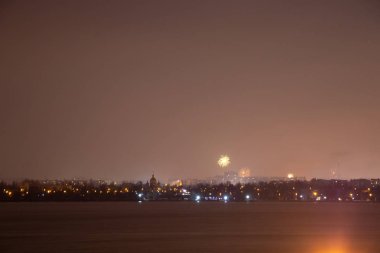 2020 'de Dnipro şehrinde yılbaşı gecesi havai fişekleri