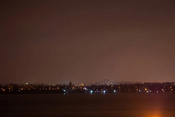 Fogos de artifício noturnos de Ano Novo na cidade de Dnipro em 2020 — Fotografia de Stock