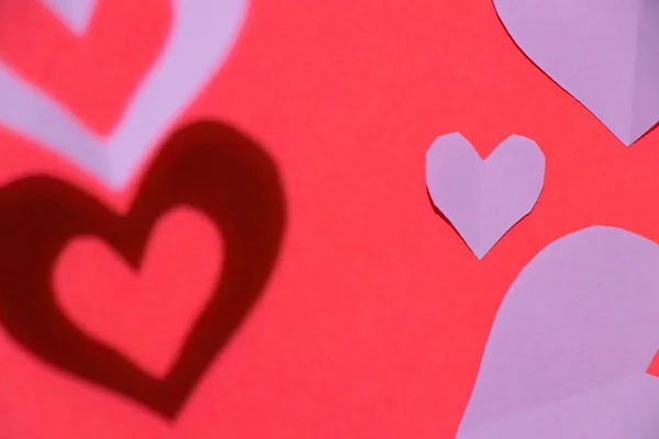 Kağıt kesiği kalp kağıt üzerinde, sevgililer günü kartı — Stok fotoğraf