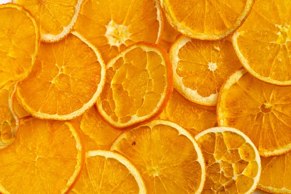 Naranja en rodajas secas sobre un fondo aislado, chips de fruta — Foto de Stock