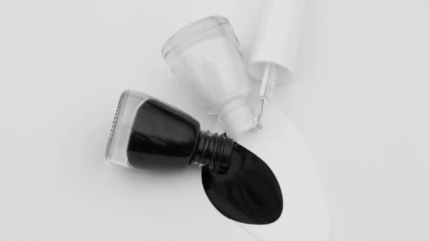 White Black Lipsticks Flow White Background Mix Together Form Pattern — Stock Video