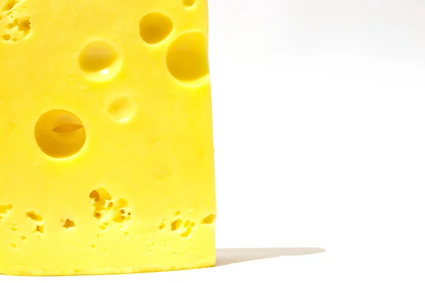Beyaz izole bir arkaplanda bir parça peynir — Stok fotoğraf