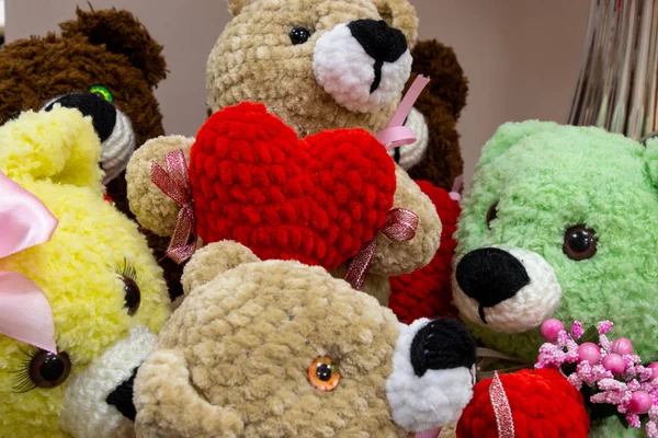 Teddy bear with a heart in a basket — Stock Photo, Image