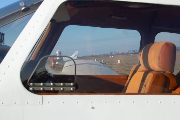 Small old plane stands at the airport in the city of Dnieper on a sunny day — 스톡 사진