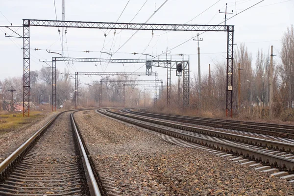 Oekraïense spoorweg op een winterdag in de stad Dnjepr — Stockfoto