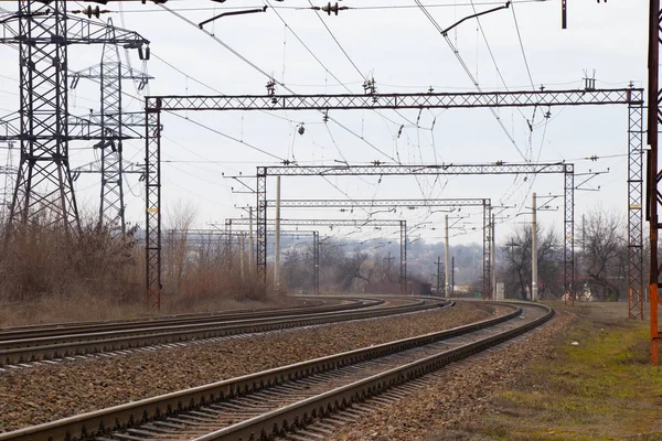Ukrainska järnvägen en vinterdag i staden Dnepr — Stockfoto