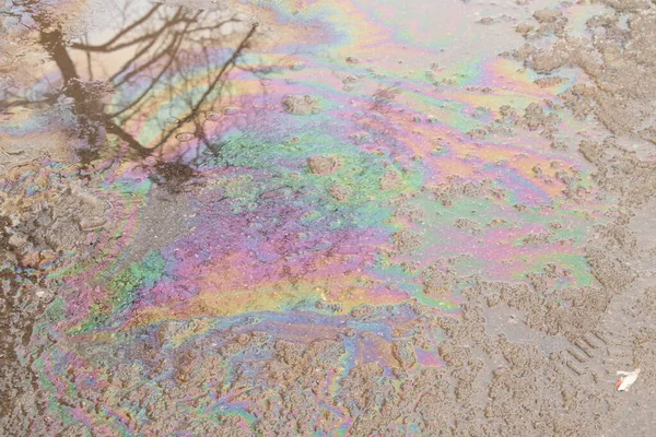 Gas derramado en las carreteras en un charco —  Fotos de Stock