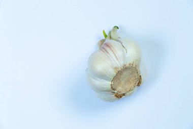 İzole edilmiş arka planda sarımsak. Yakın plan.