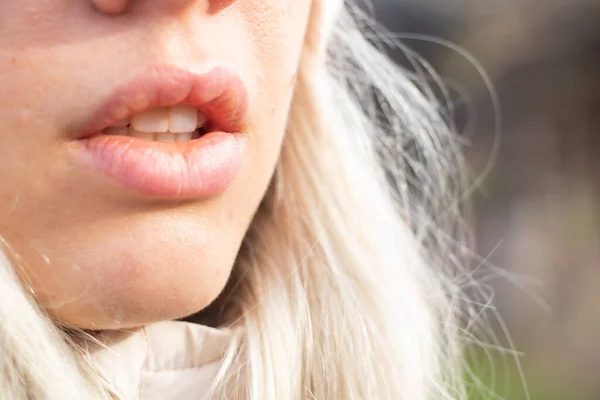 Mouth Young Girl Outdoors Closeup Afternoon Sun — Stock Photo, Image