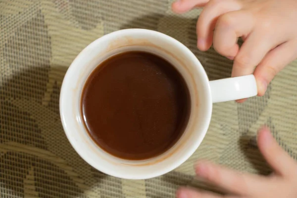 Tazza Bianca Con Cacao Sul Tavolo Cucina — Foto Stock