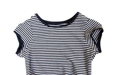 Ayrı bir arkaplanda siyah ve beyaz çizgili tişört