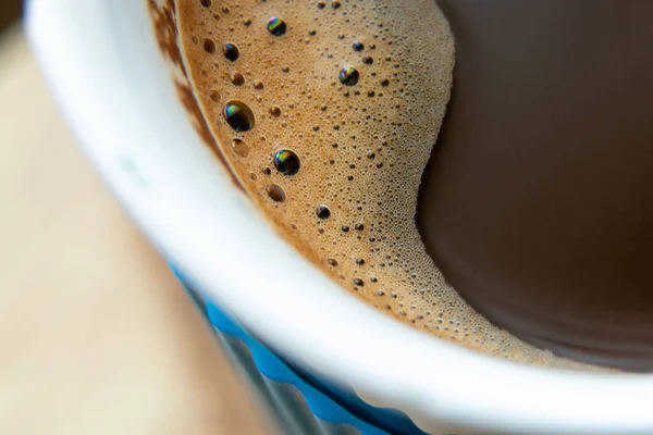Αφρός Καφέ Ένα Φλιτζάνι Μαύρο Καφέ Macro — Φωτογραφία Αρχείου