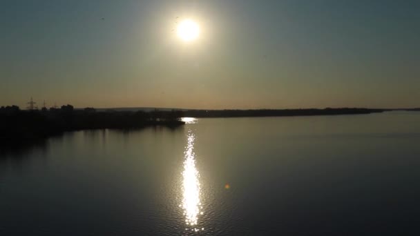 2020年春傍晚 第聂伯河上的夕阳西下 — 图库视频影像