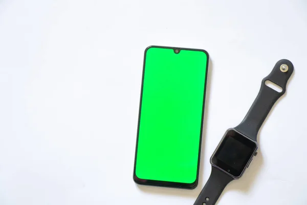 Pekskärm Telefon Med Grön Skärm Och Smart Klocka — Stockfoto