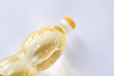Ayçiçeği yağlı plastik şişe