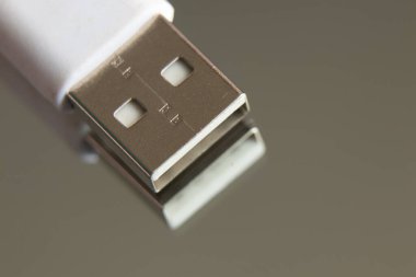 İzole edilmiş bir arkaplan makrosu üzerinde usb kablosu