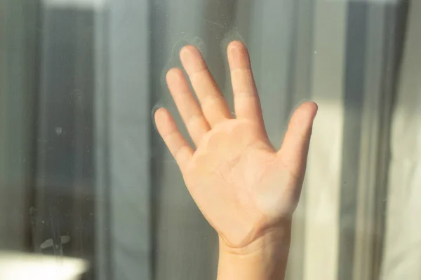 Mano Los Niños Ventana Cristal Durante Auto Aislamiento — Foto de Stock