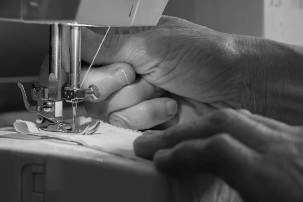 Sewing Machine Old Grandmother Hand — Stock Photo, Image