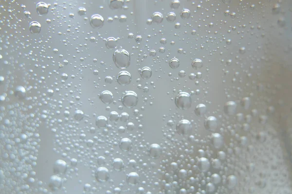 ペットボトルのマクロ写真に水が落ちる — ストック写真