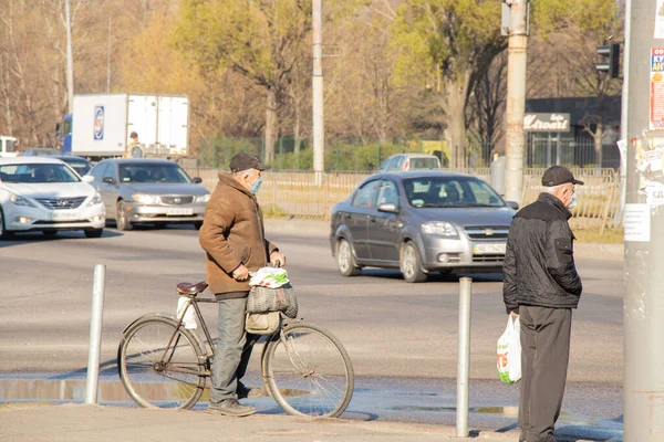 Украина Днепр Апреля 2020 Года Жители Города Днепра Время Утреннего — стоковое фото