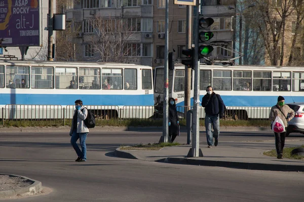 Україна Дніпро Квітня 2020 Жителі Дніпра Вранці Карантин Вулиці Невиконання — стокове фото