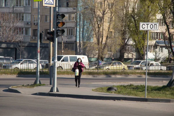 Ukraine Dnipro April 2020 People Dnieper City Morning Quarantine Street — Stock Photo, Image